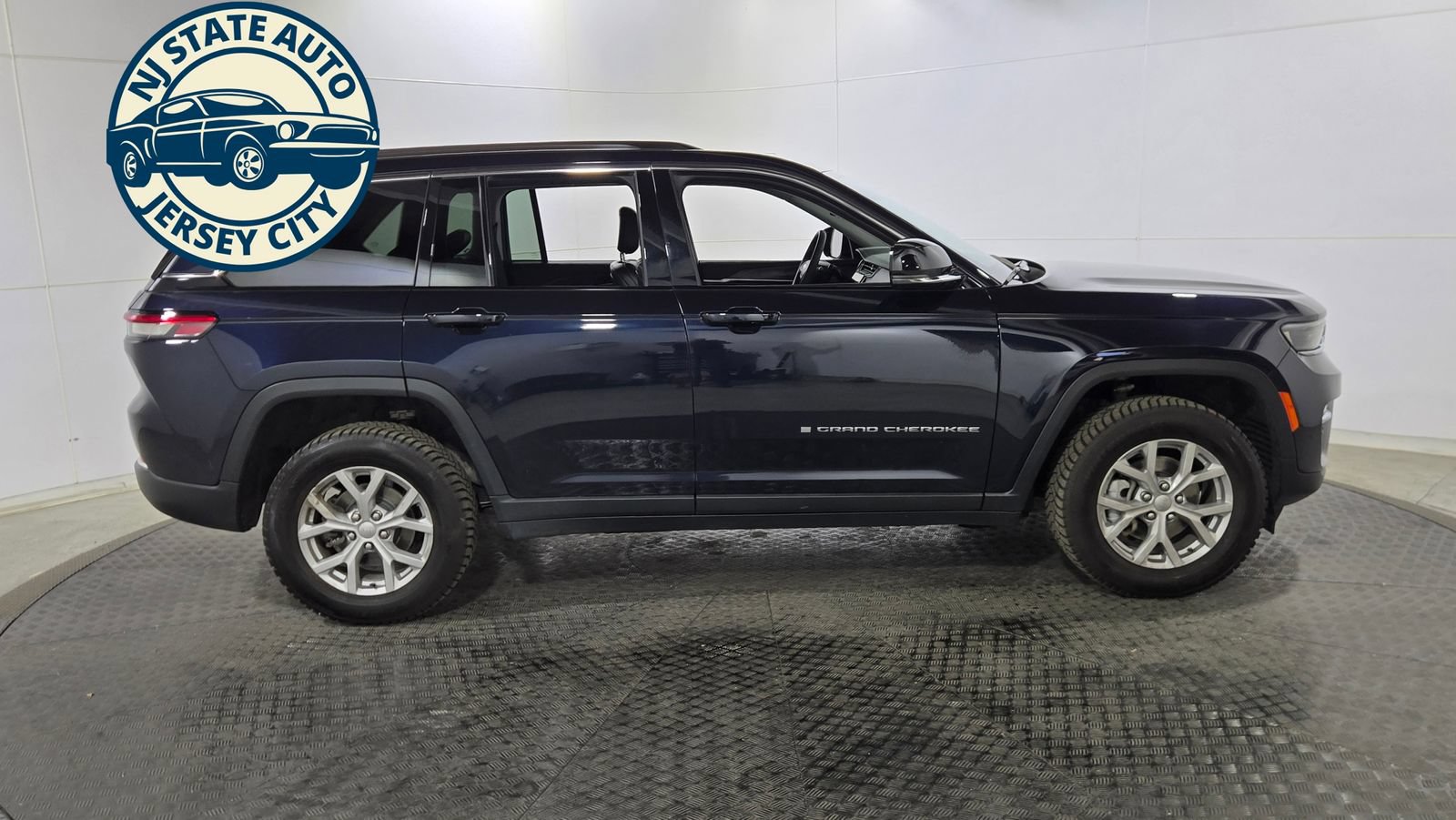 Used 2024 Jeep Grand Cherokee Limited AWD/4WD image 8