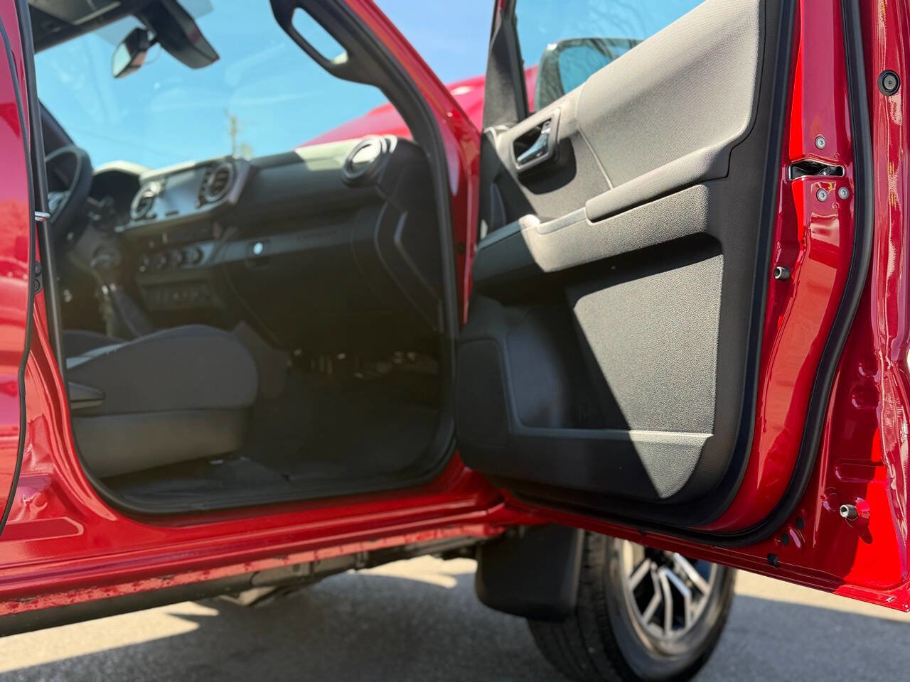 Used 2023 Toyota Tacoma TRD Sport image 95