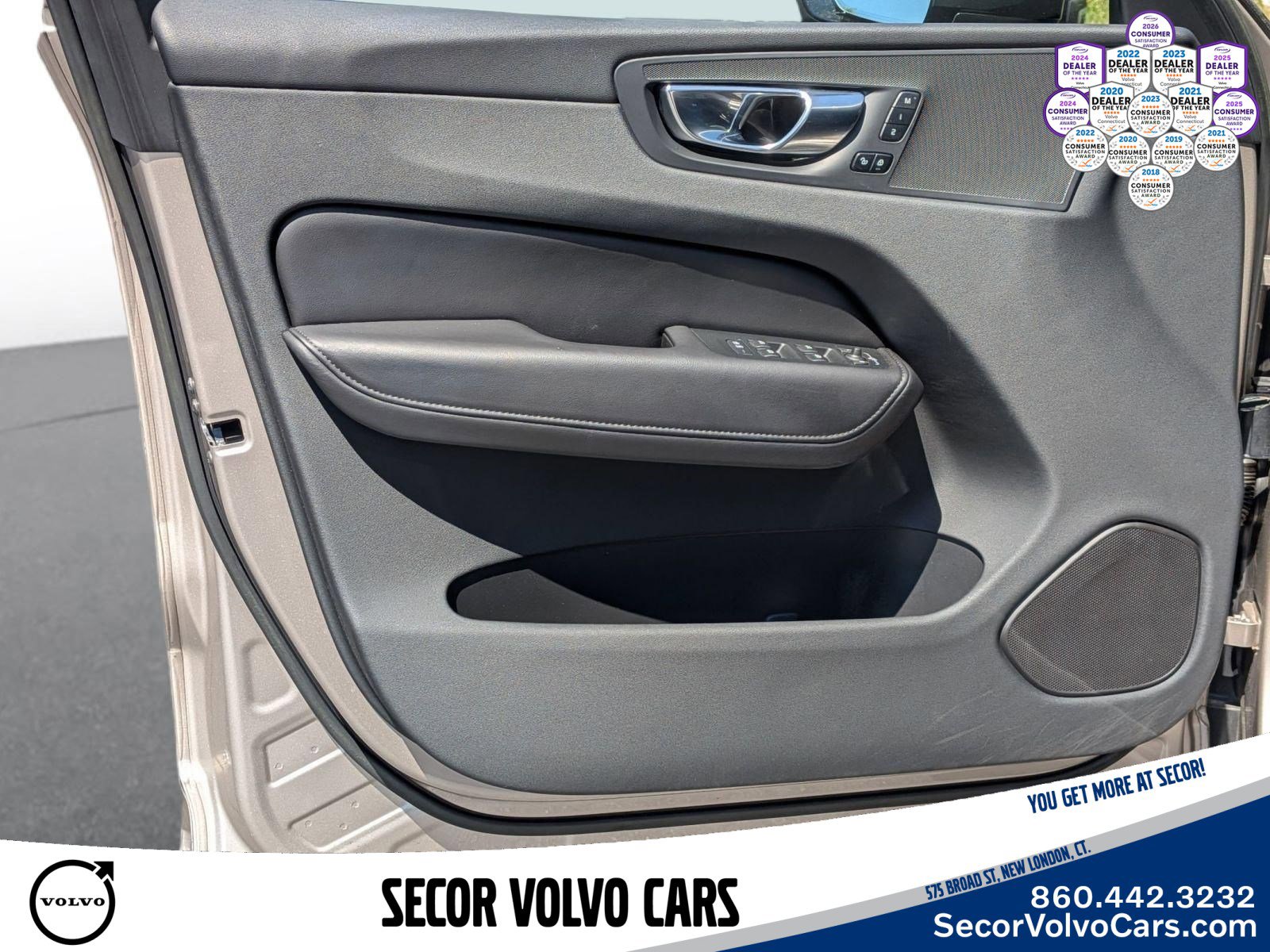 Used 2023 Volvo XC60 B5 Plus w/ Climate Package AWD/4WD image 11