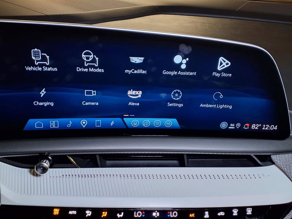 Used 2025 Cadillac Optiq Sport 1 w/ LPO, ONYX Package image 4