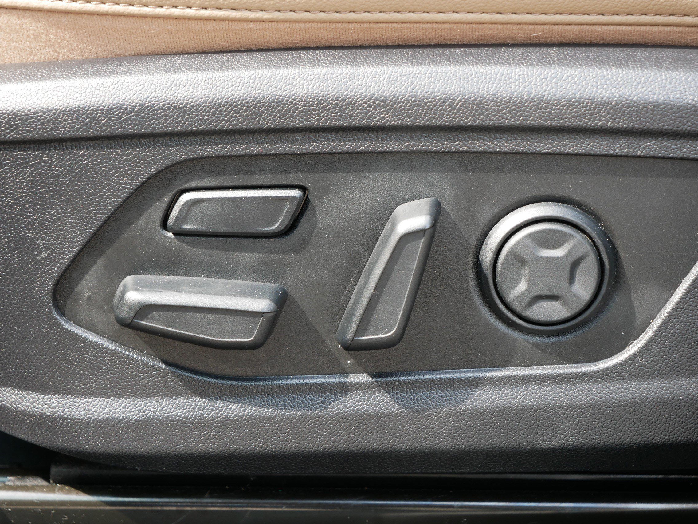 Certified 2024 Kia Sorento SX Prestige w/ Olive Brown Leather Package image 20