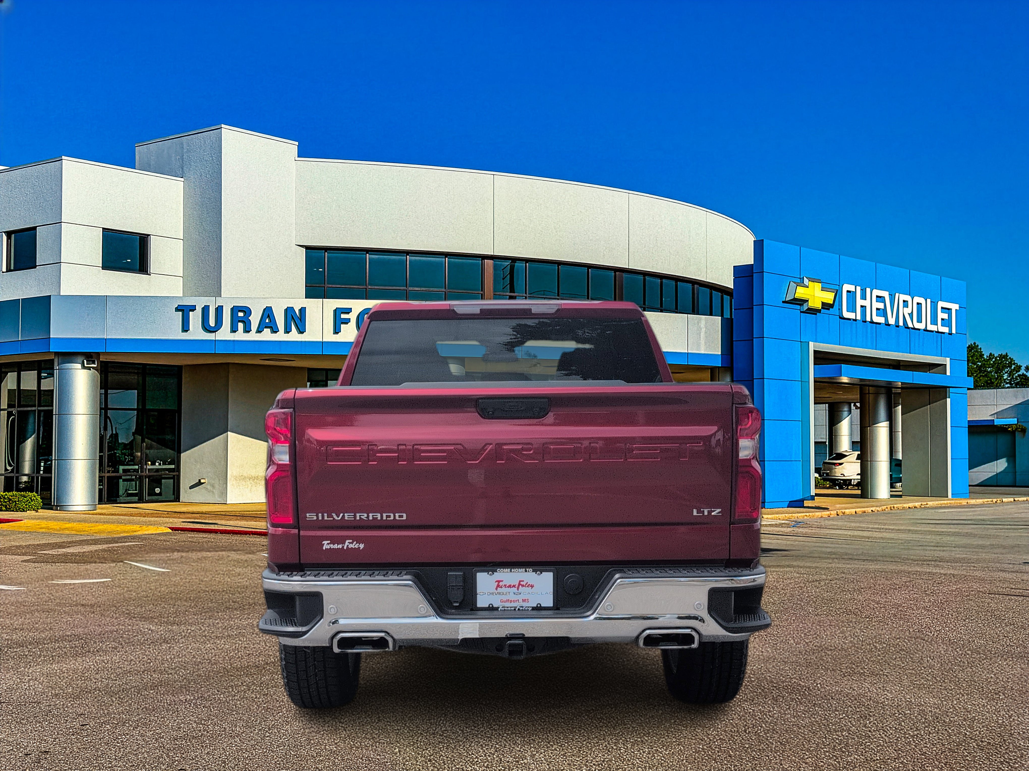 Used 2024 Chevrolet Silverado 1500 LTZ w/ Z71 Off-Road Package AWD/4WD image 4