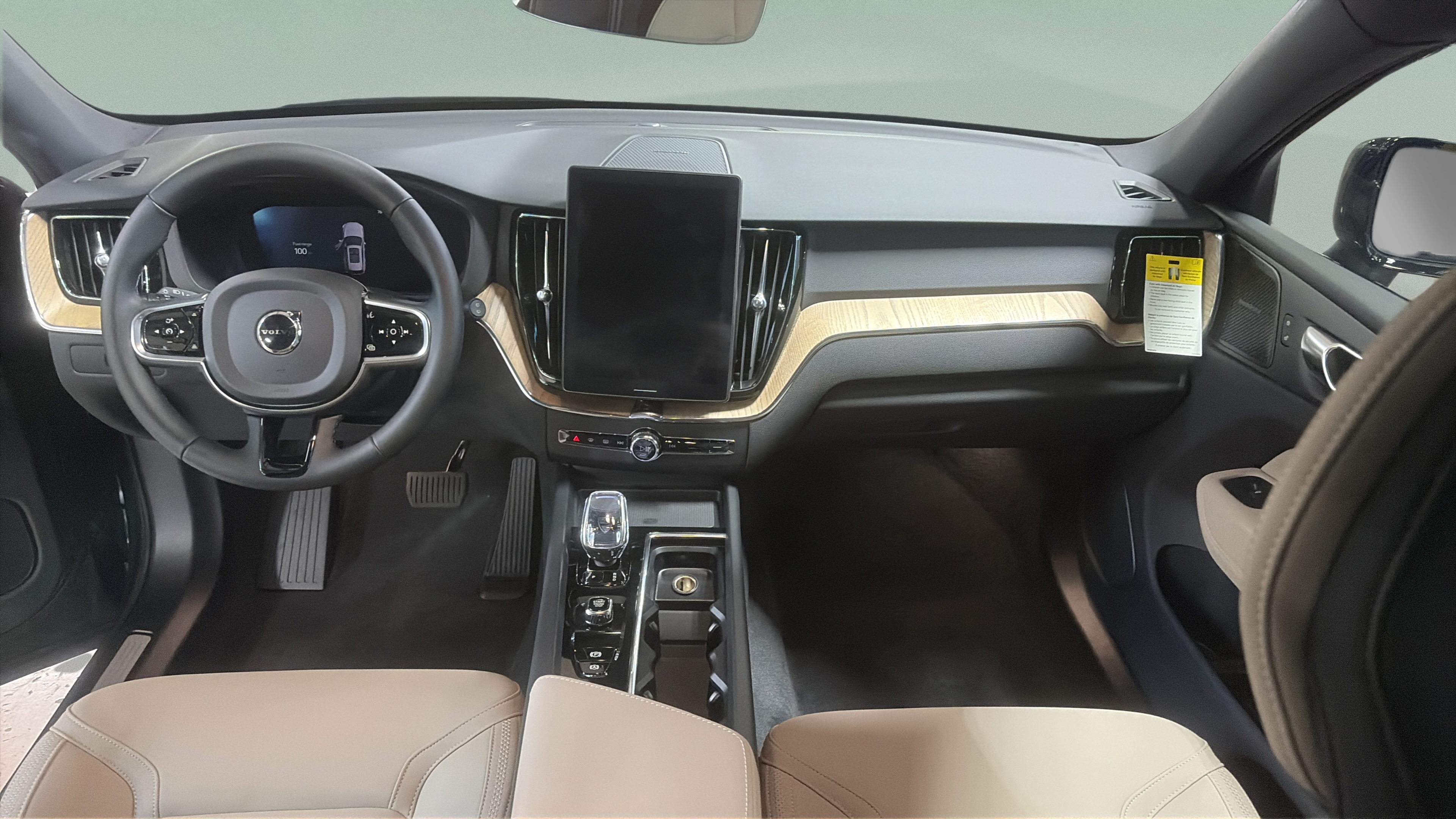 New 2027 Volvo XC60 B5 Plus AWD/4WD image 29