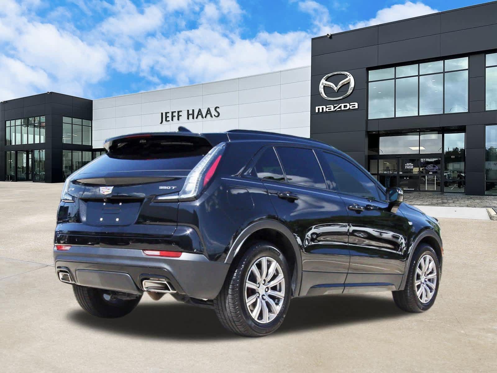 Used 2021 Cadillac XT4 Sport w/ Enhanced Visibility Package FWD image 3