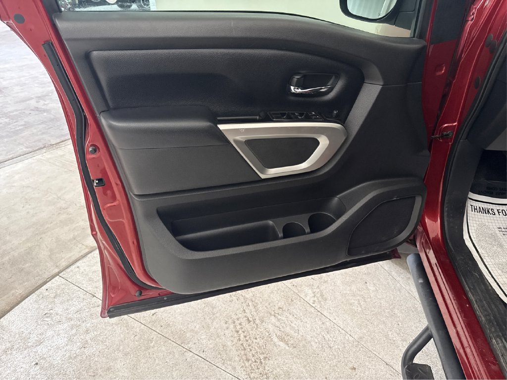 Used 2017 Nissan Titan SV RWD image 34