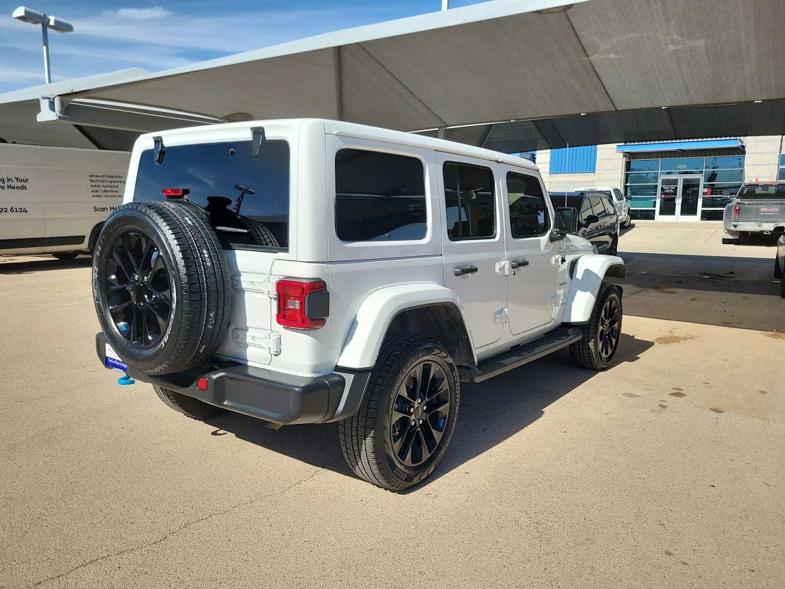 Used 2022 Jeep Wrangler Unlimited Sahara AWD/4WD image 8