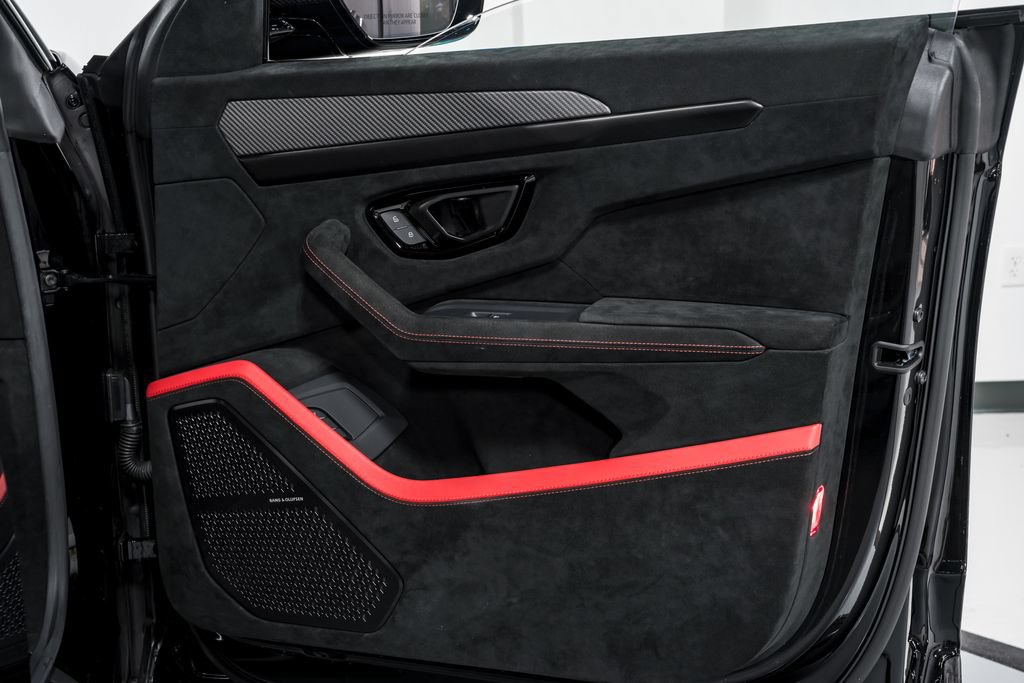 Used 2024 Lamborghini Urus Performante AWD/4WD image 45