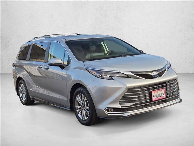 Used 2024 Toyota Sienna Platinum AWD/4WD image 3