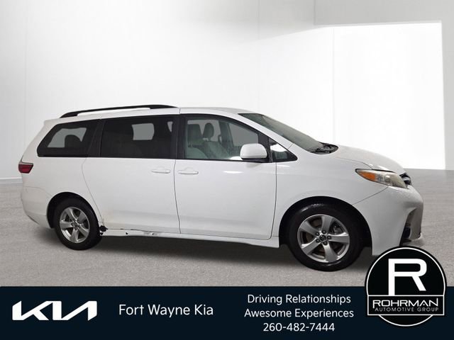 Used 2018 Toyota Sienna LE image 5