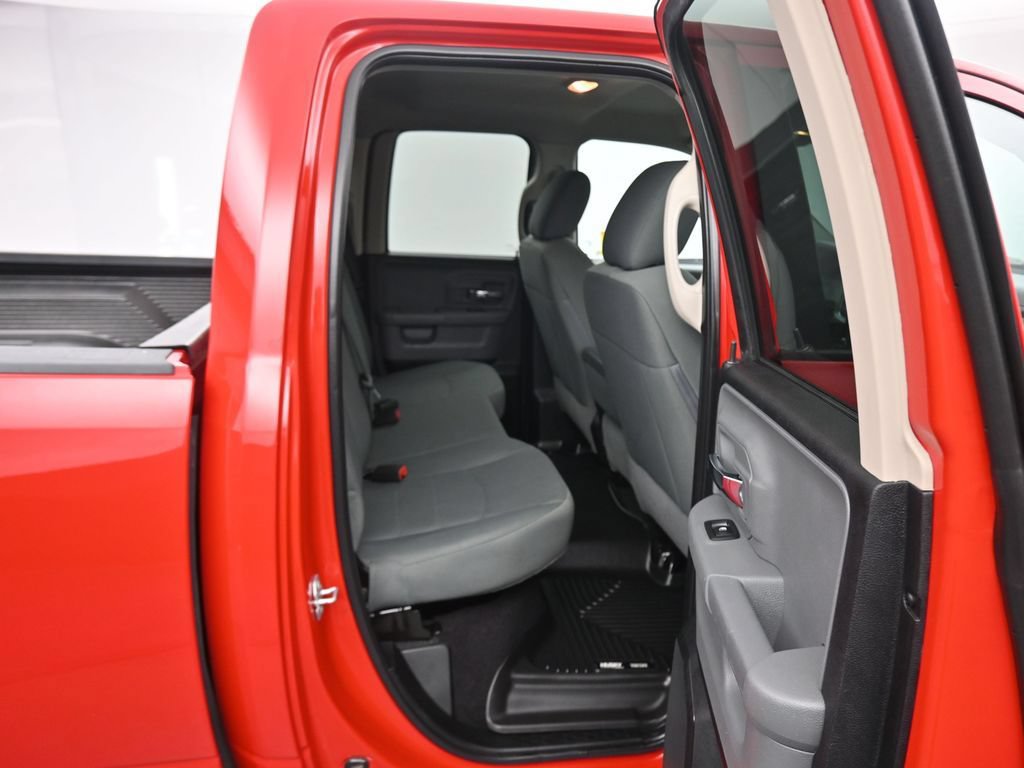 Used 2018 RAM 1500 Classic SLT AWD/4WD image 35