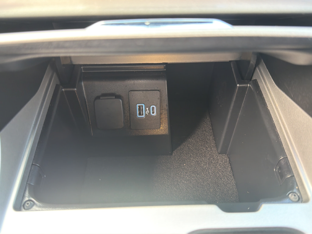 Used 2023 Ford Explorer XLT RWD image 44