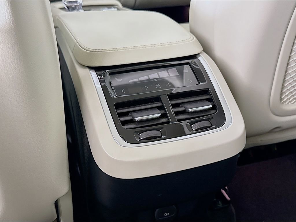 Certified 2023 Volvo XC90 B6 Ultimate w/ Protection Package Premier image 27