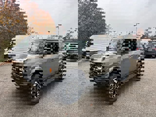 New 2025 Ford Bronco Outer Banks image 2