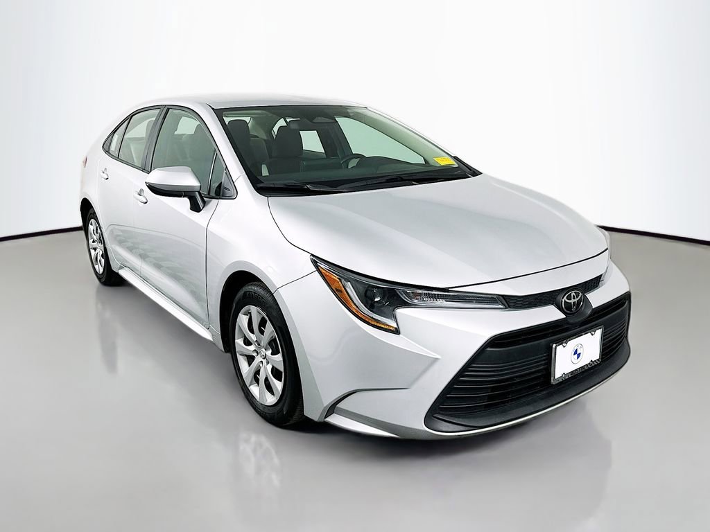 Used 2024 Toyota Corolla LE image 3