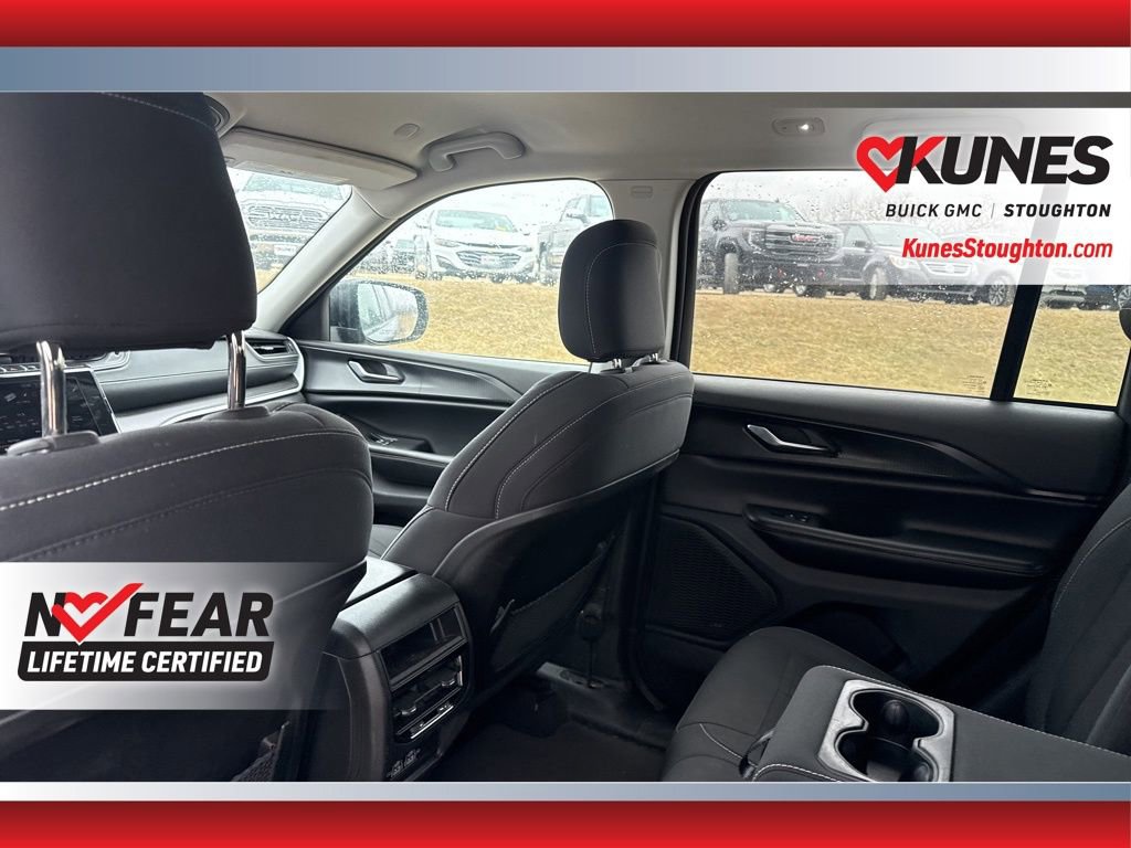 Used 2024 Jeep Grand Cherokee Laredo image 35