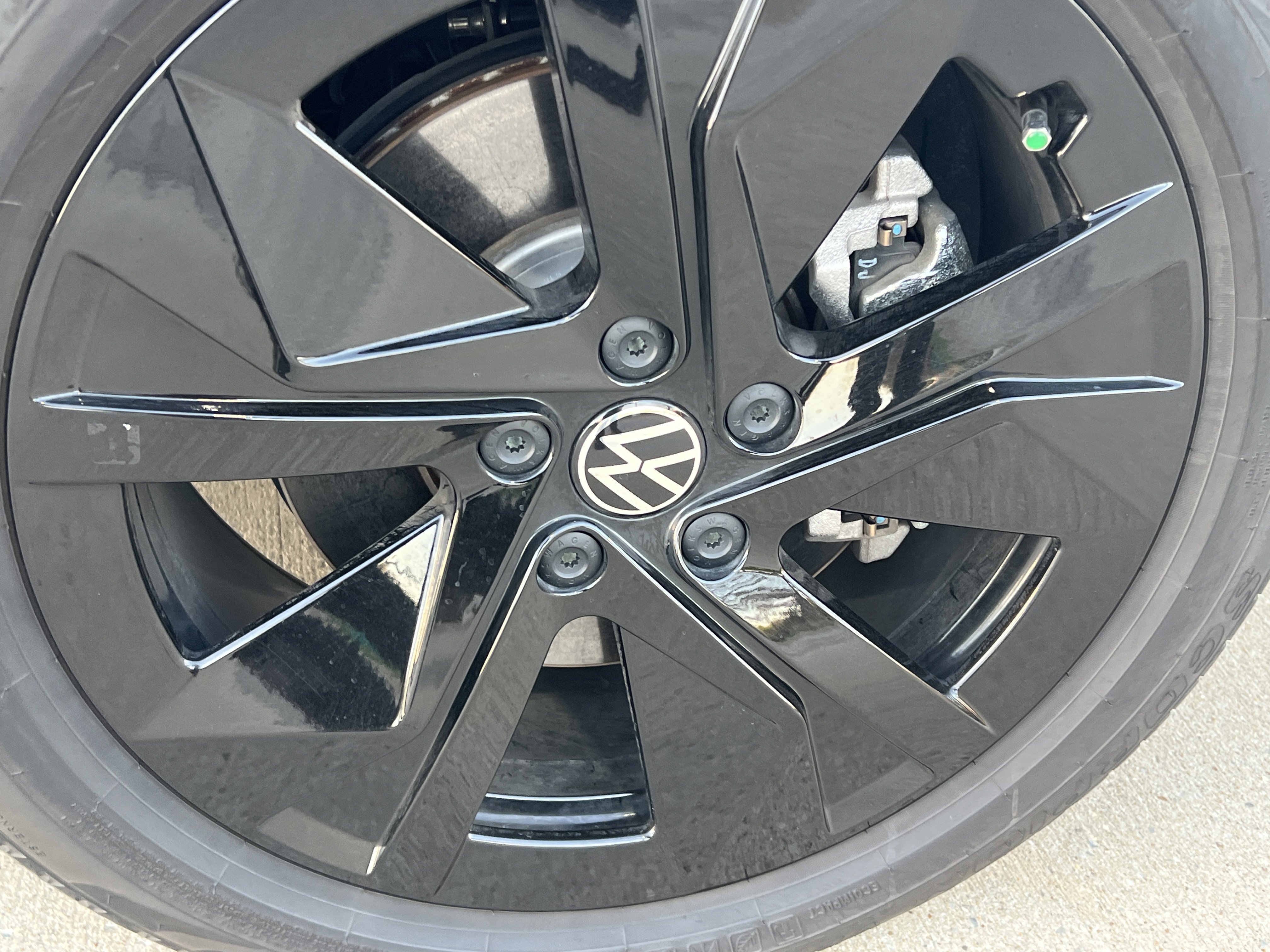 Used 2025 Volkswagen Taos SE image 12