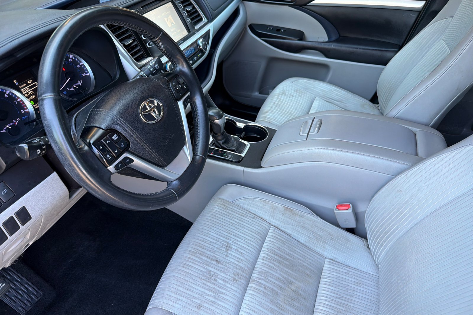 Used 2019 Toyota Highlander Plus AWD/4WD image 11