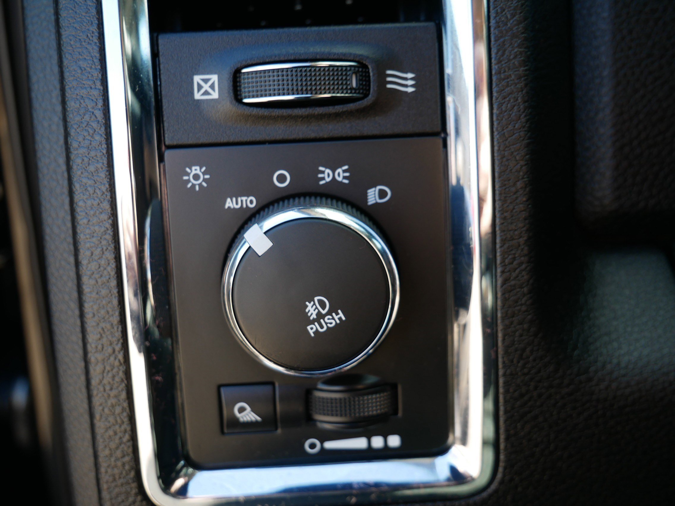 Used 2014 RAM 1500 Laramie w/ Trailer Tow Group image 21