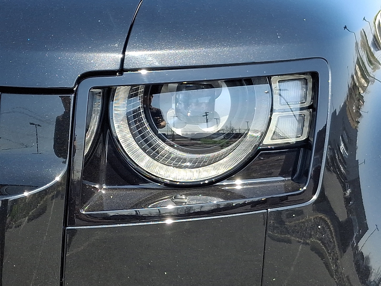 Used 2021 Land Rover Defender 110 X-Dynamic SE AWD/4WD image 9