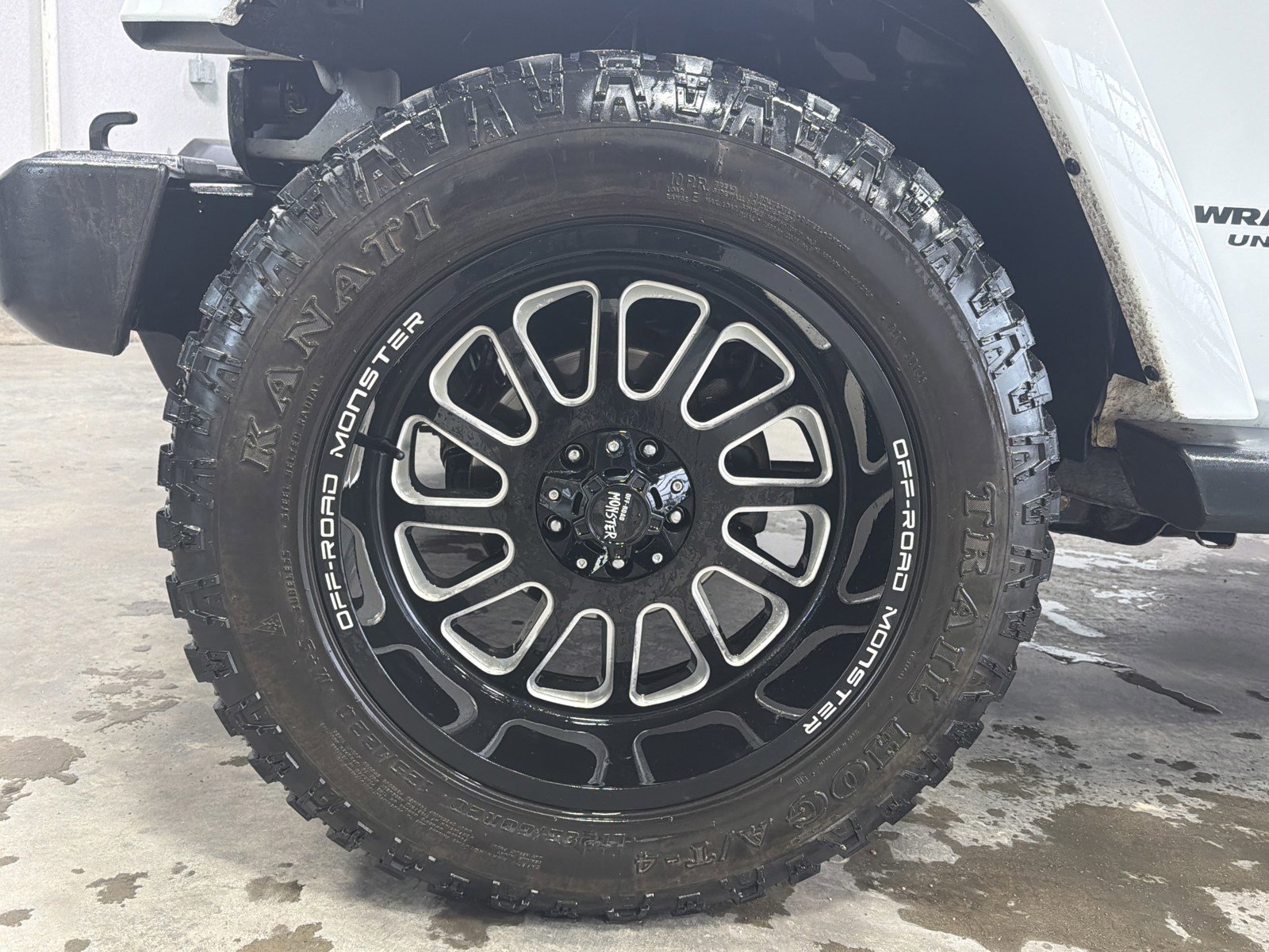 Used 2014 Jeep Wrangler Unlimited Sahara w/ Dual Top Group image 15