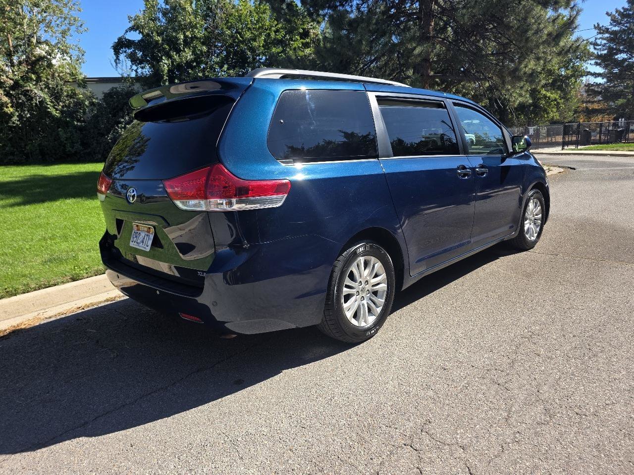 Used 2012 Toyota Sienna XLE FWD image 8
