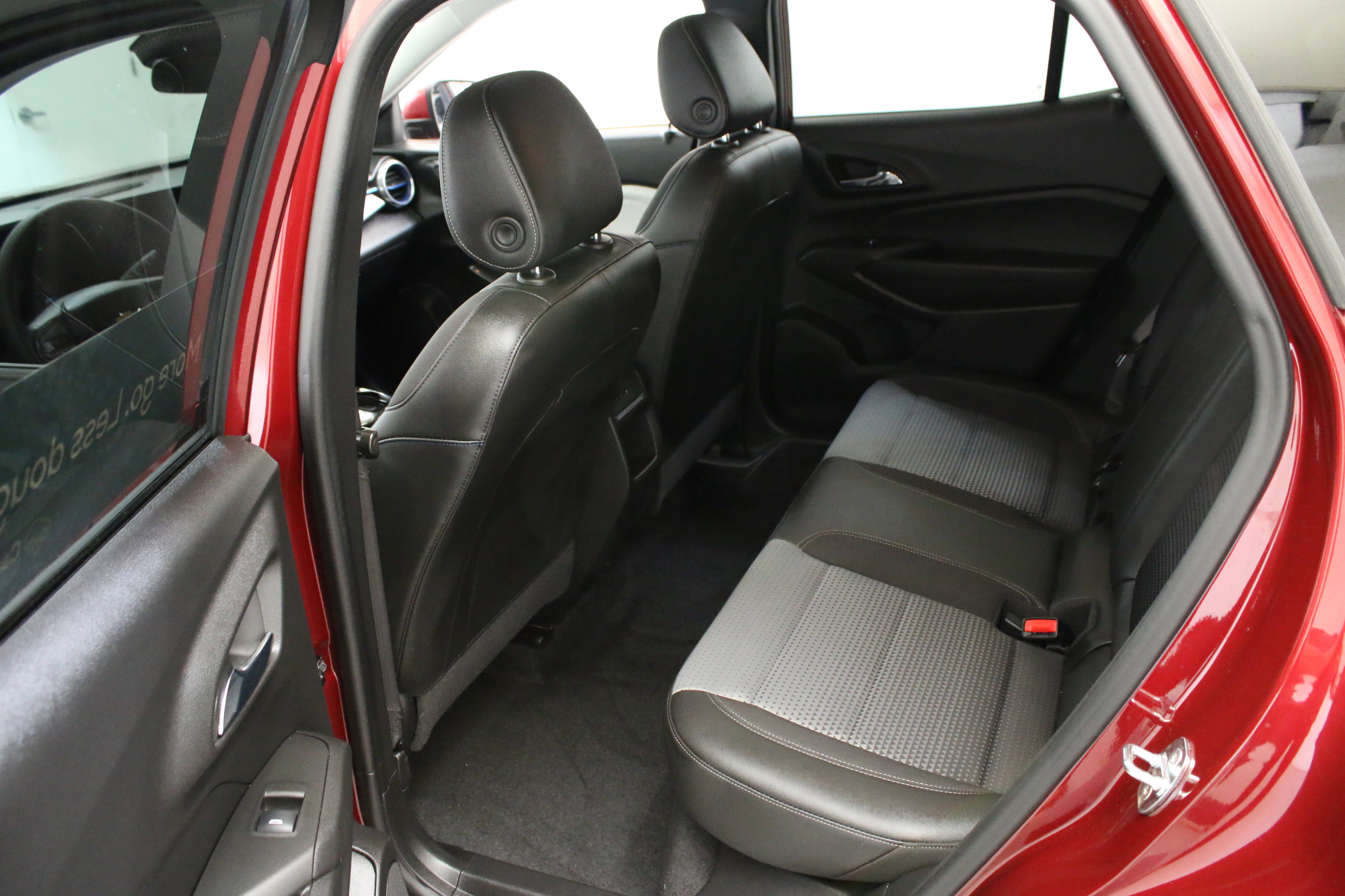 Certified 2024 Chevrolet Trax LT FWD image 28