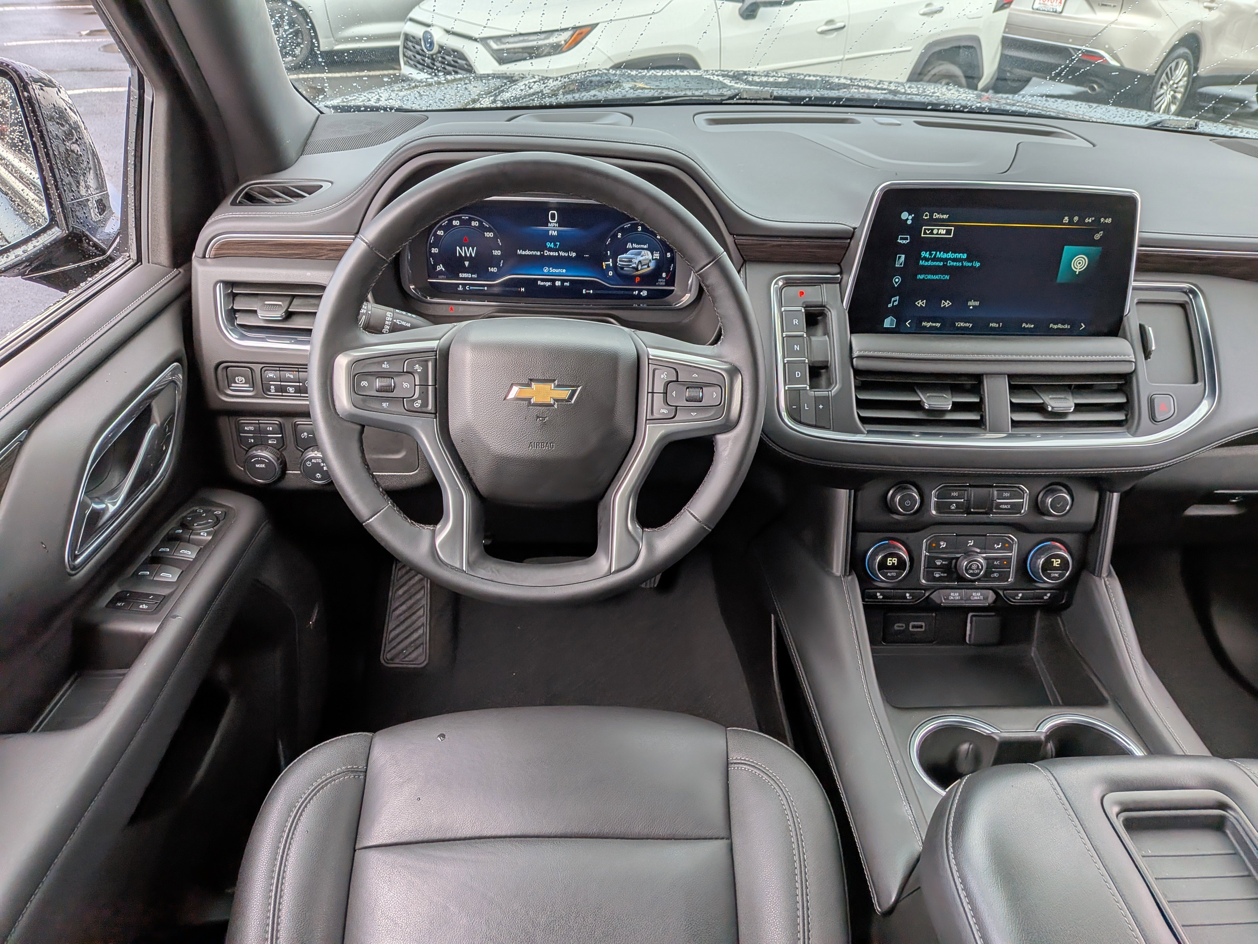 Used 2024 Chevrolet Suburban LT w/ Luxury Package image 25