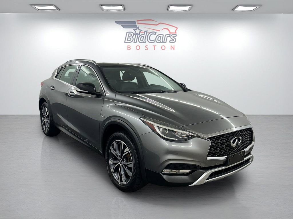 Used 2017 INFINITI QX30 Premium w/ Navigation Package image 3