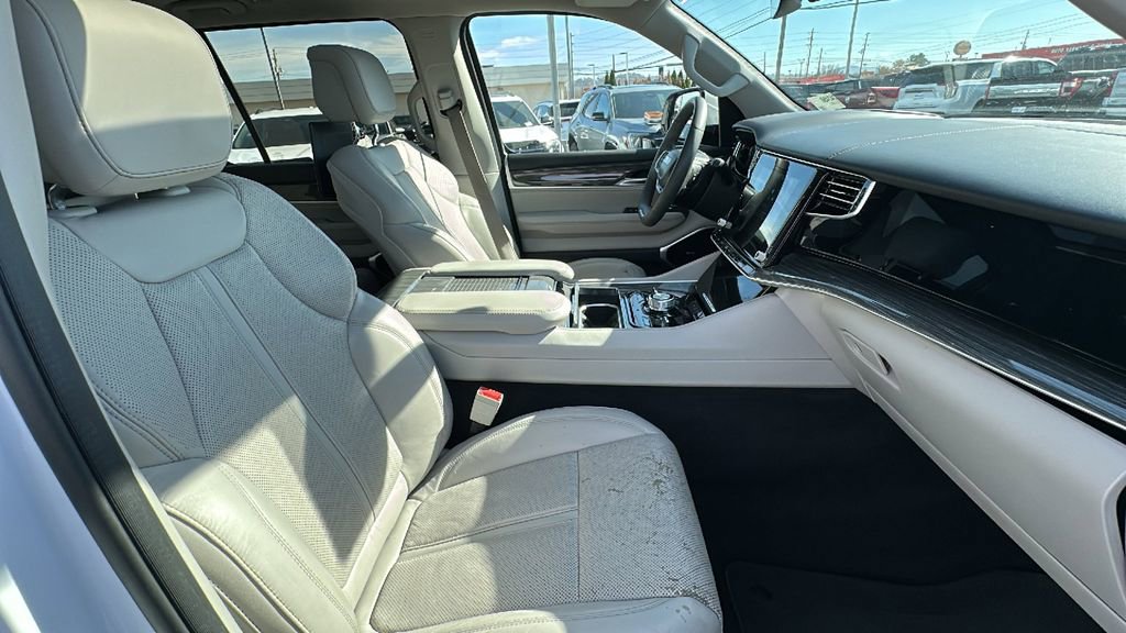 Used 2022 Jeep Wagoneer Series III w/ Premium Group I image 13