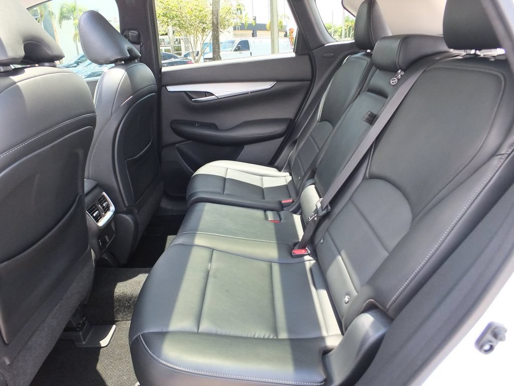Used 2021 INFINITI QX50 Luxe FWD image 17