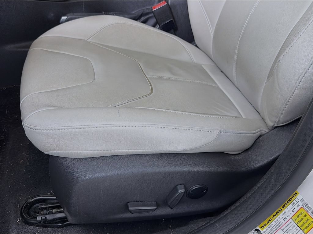 Used 2017 Ford Focus Titanium w/ Titanium Technology Package FWD image 22