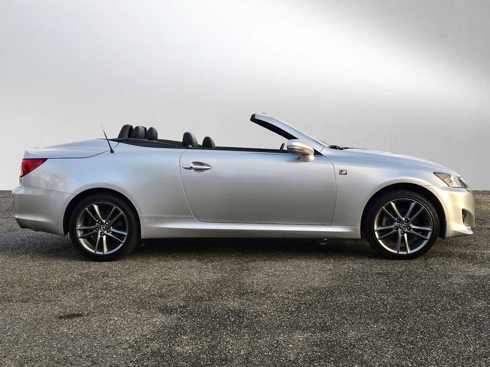 Used 2013 Lexus IS 250C image 2