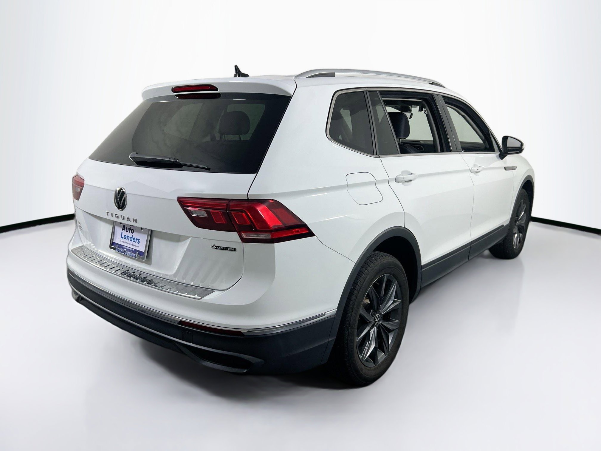 Used 2022 Volkswagen Tiguan SE AWD/4WD image 5