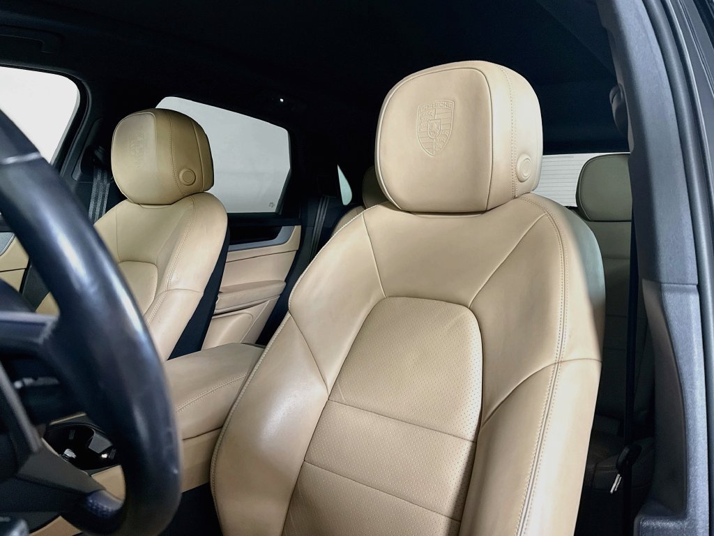 Certified 2024 Porsche Cayenne AWD/4WD image 5