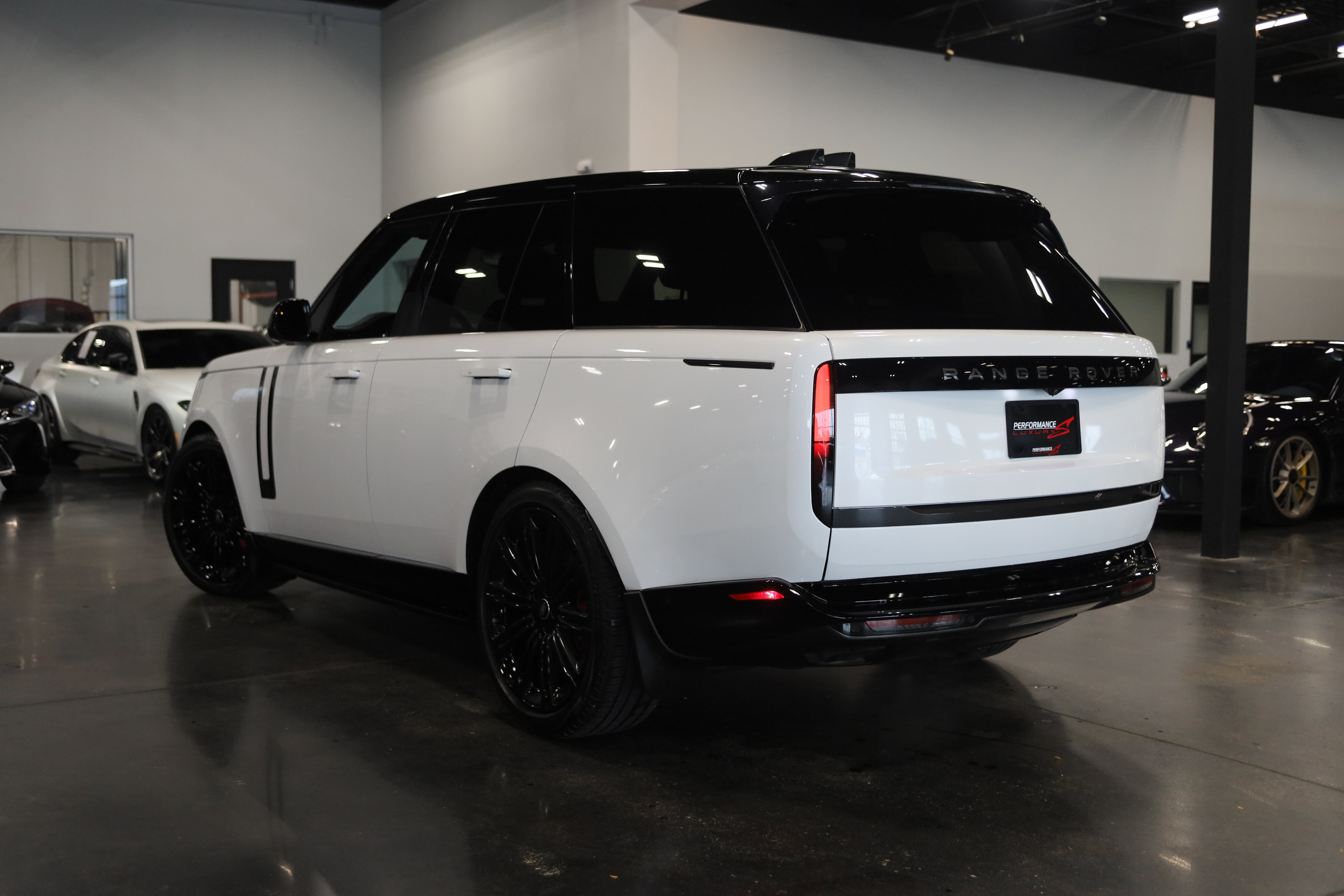 Used 2024 Land Rover Range Rover SE AWD/4WD image 4