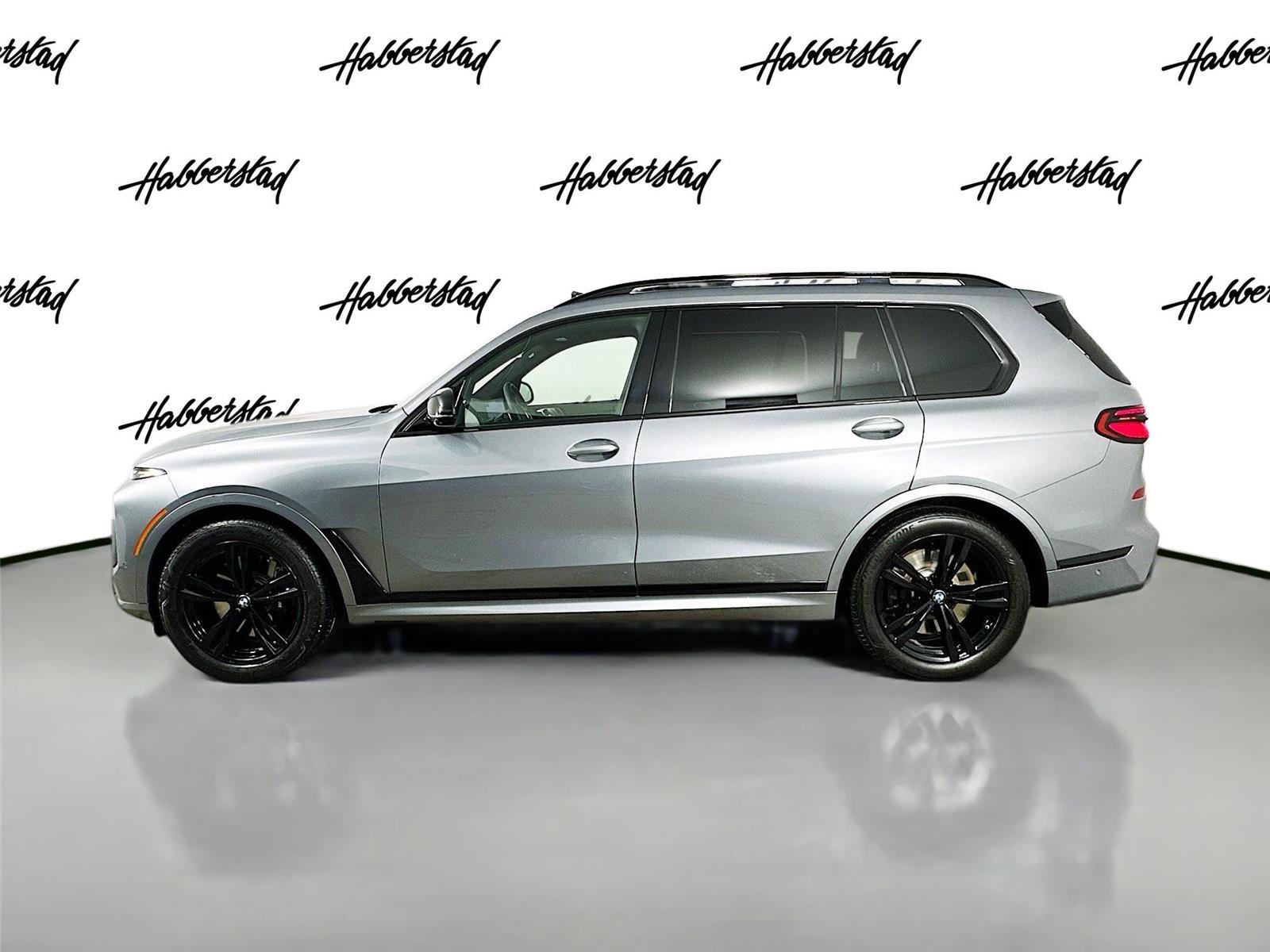 Used 2025 BMW X7 M60i w/ Executive Package image 8