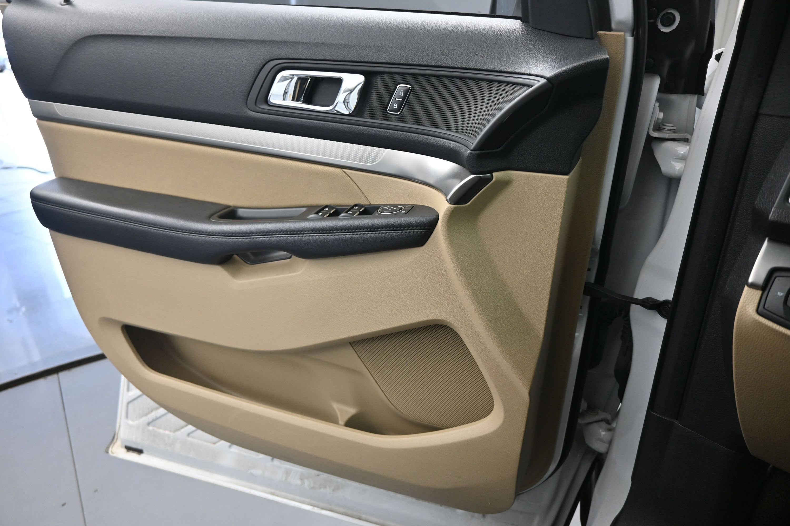 Used 2017 Ford Explorer FWD image 16