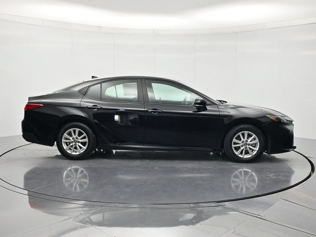 Used 2025 Toyota Camry LE FWD image 4