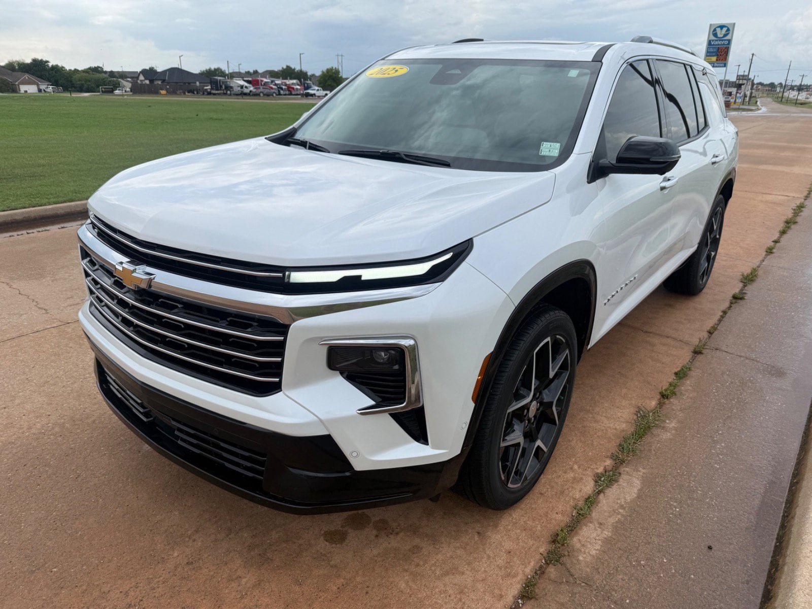 Used 2025 Chevrolet Traverse High Country w/ LPO, Floor Liner Package AWD/4WD image 7