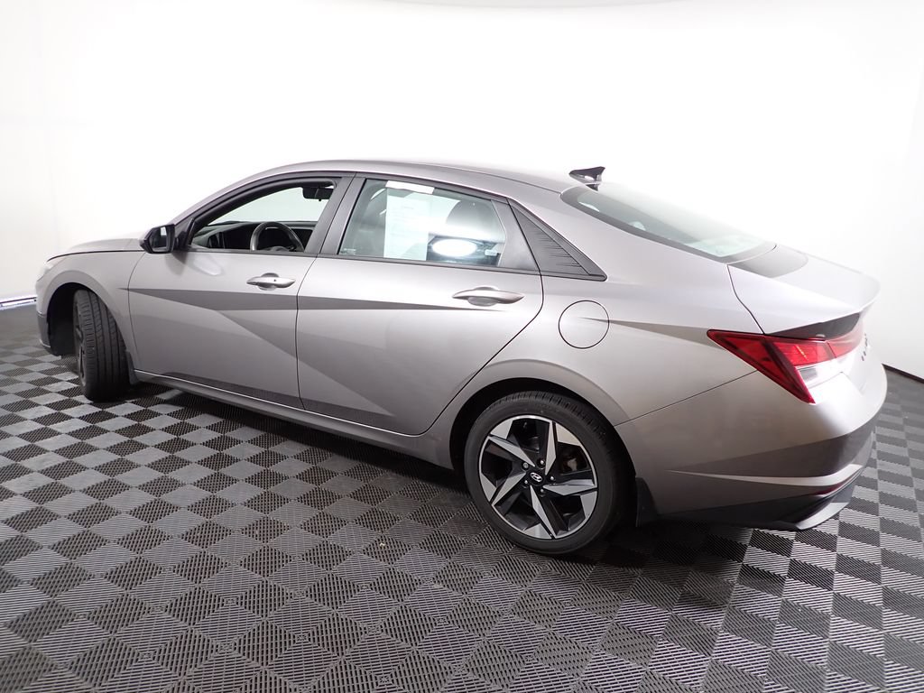 Used 2023 Hyundai Elantra SEL w/ Convenience Package FWD image 12
