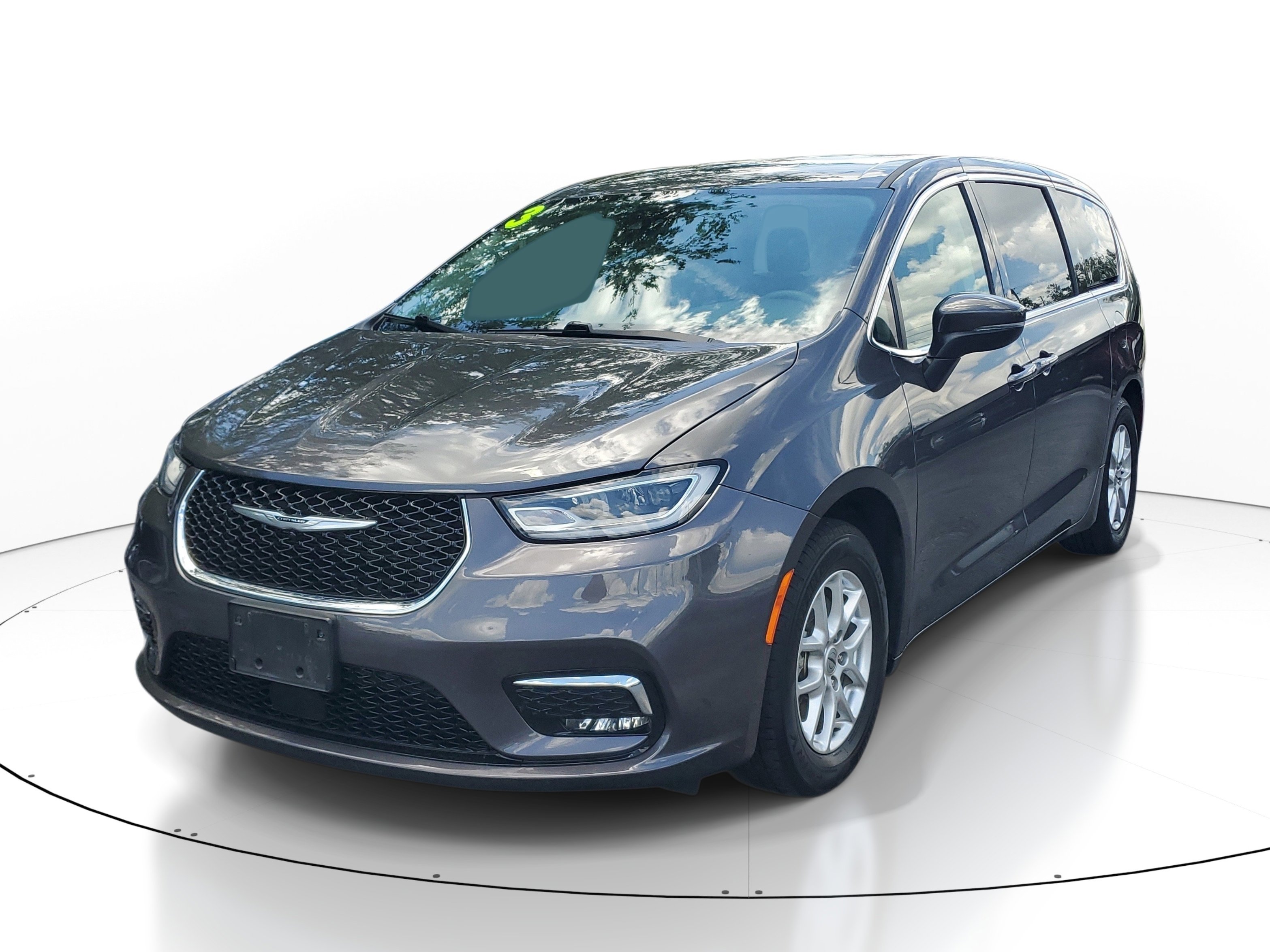 Used 2023 Chrysler Pacifica Touring-L FWD image 3