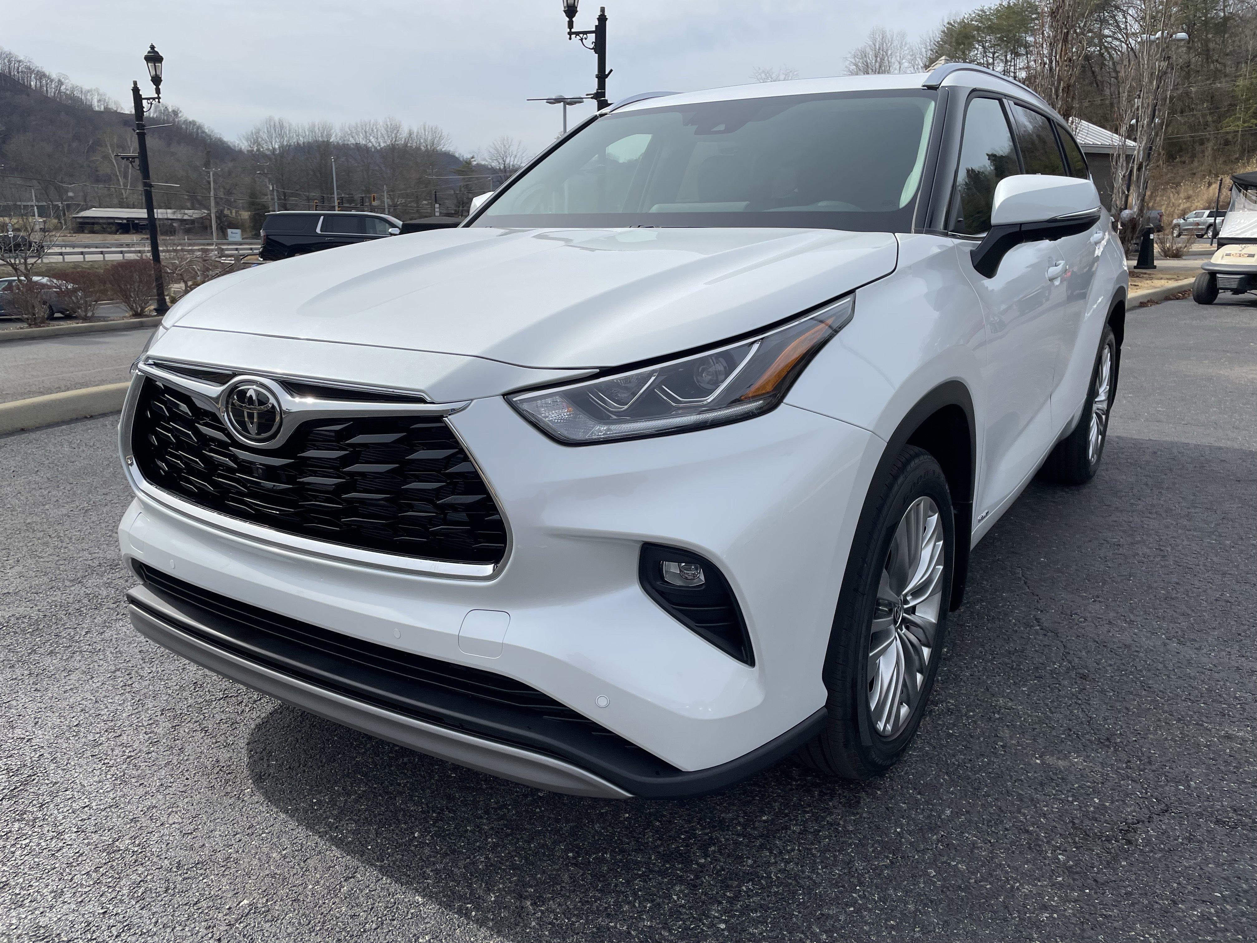 New 2026 Toyota Highlander Platinum image 3