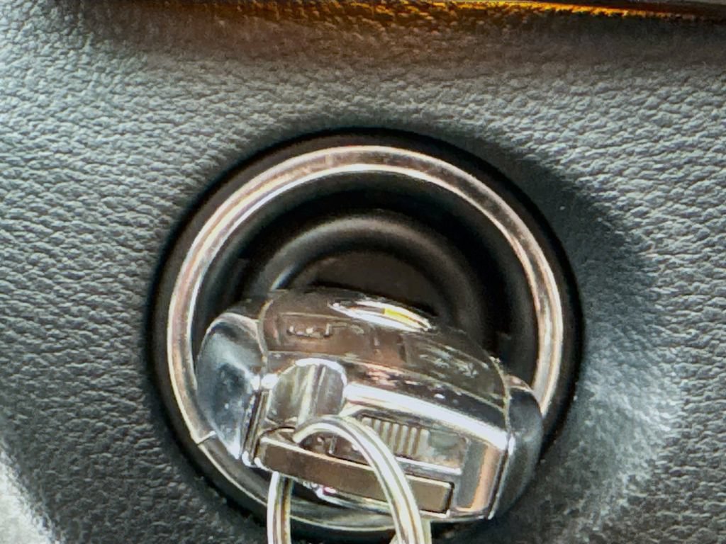 Used 2010 Mercedes-Benz E 350 Sedan image 19