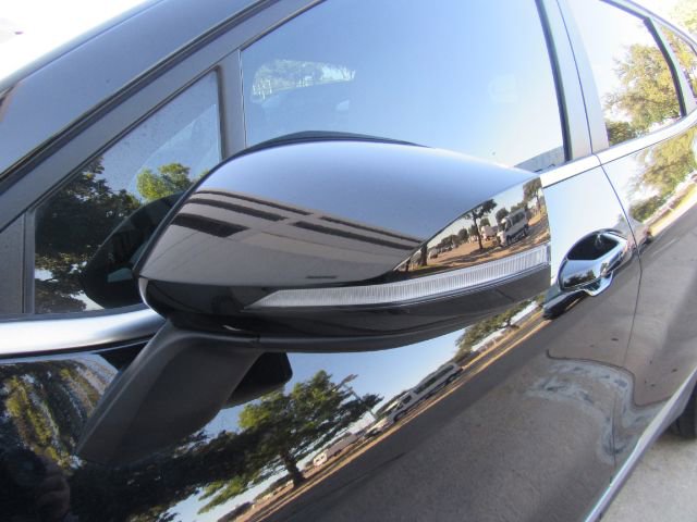 Used 2023 Kia Sportage EX image 17