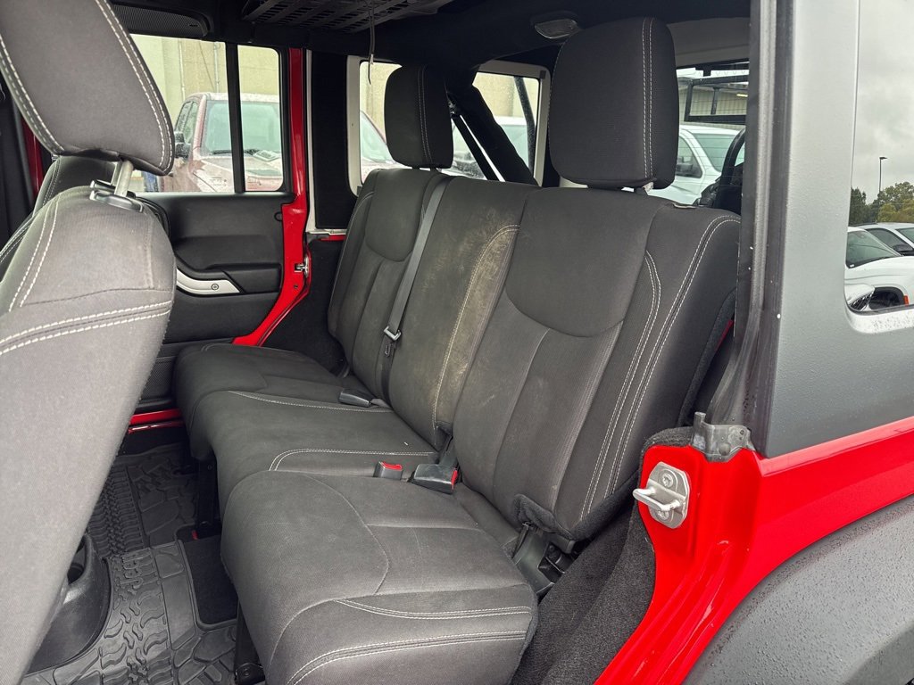 Used 2016 Jeep Wrangler Unlimited Rubicon w/ Connectivity Group image 38