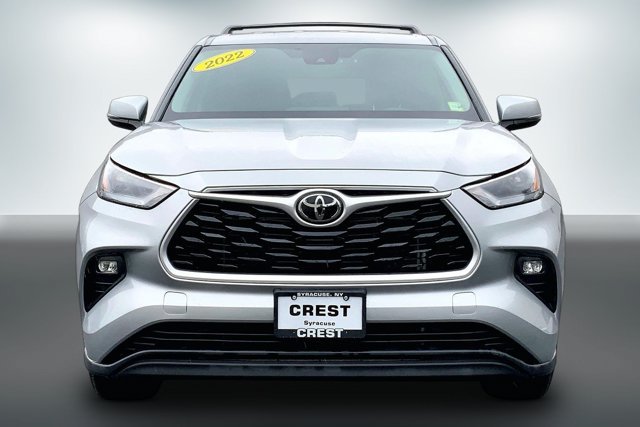 Used 2022 Toyota Highlander LE AWD/4WD image 2