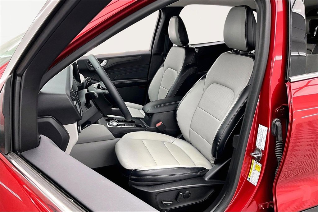 Used 2023 Ford Escape Platinum image 25