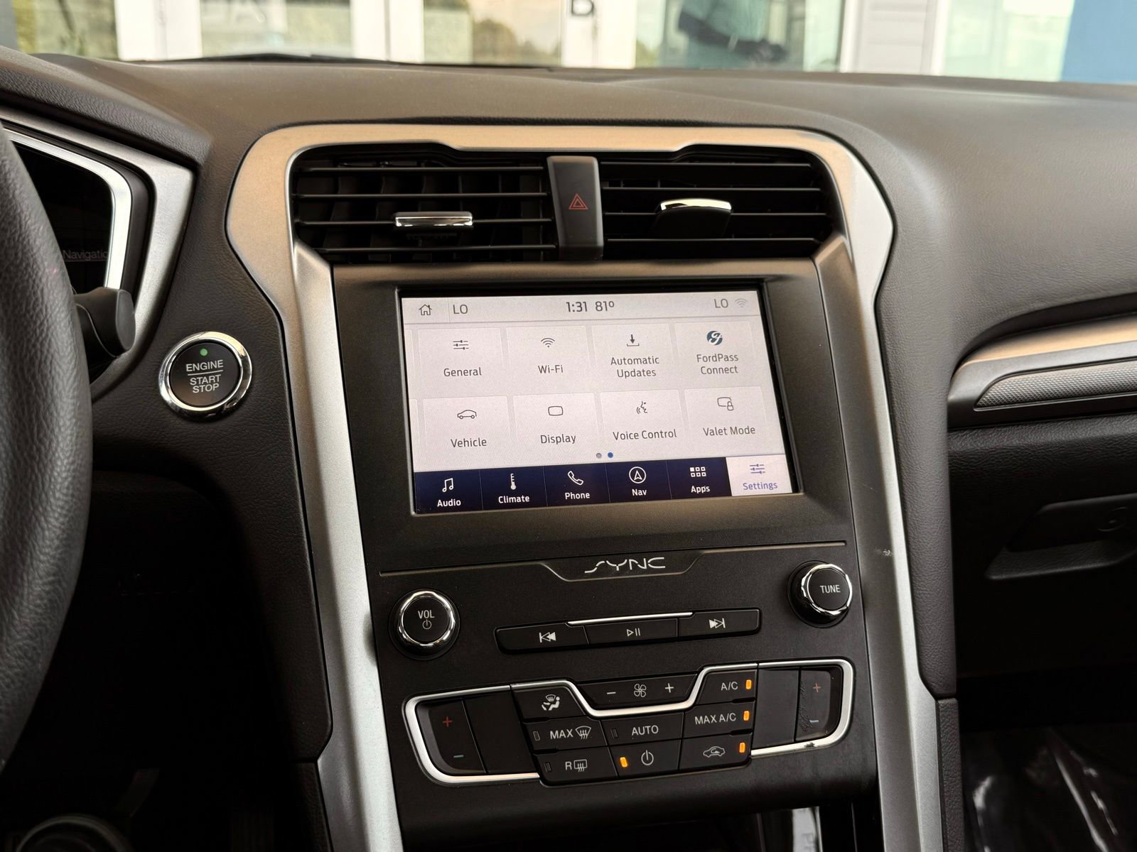 Used 2020 Ford Fusion SE FWD image 36