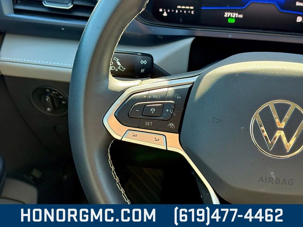 Used 2024 Volkswagen Taos SE image 25