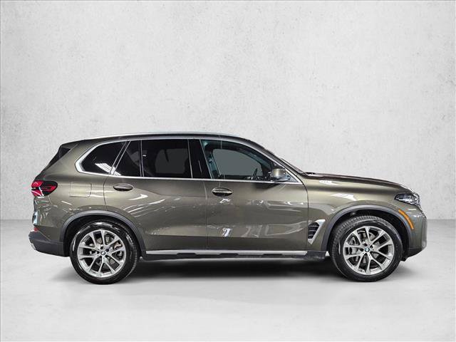 Certified 2024 BMW X5 xDrive40i w/ Parking Assistance Package AWD/4WD image 4